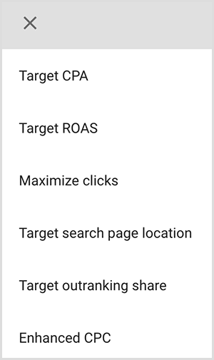 Voici une capture d'écran d'un menu d'options de ciblage dans Google Ads. Les options sont CPA cible, ROAS cible, Maximiser les clics, Emplacement cible de la page de recherche, Part de surclassement cible, Optimiseur de CPC. Mike Rhodes affirme que les options de ciblage intelligentes dans Google Ads utilisent l'intelligence artificielle pour trouver des personnes ayant la bonne intention pour votre annonce.