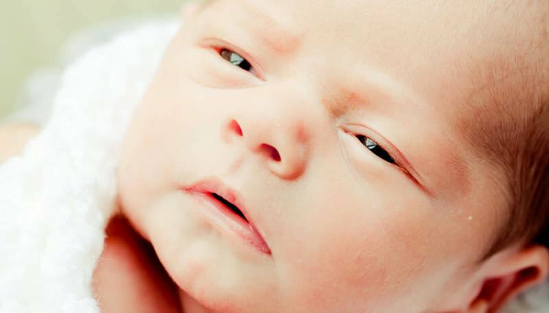 Quand la couleur des yeux des bébés devient-elle claire? Quand la couleur des yeux des bébés sera-t-elle déterminée?