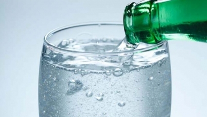 Quels sont les bienfaits de l'eau minérale? L'eau minérale a-t-elle un effet sur l'épidémie de coronavirus?