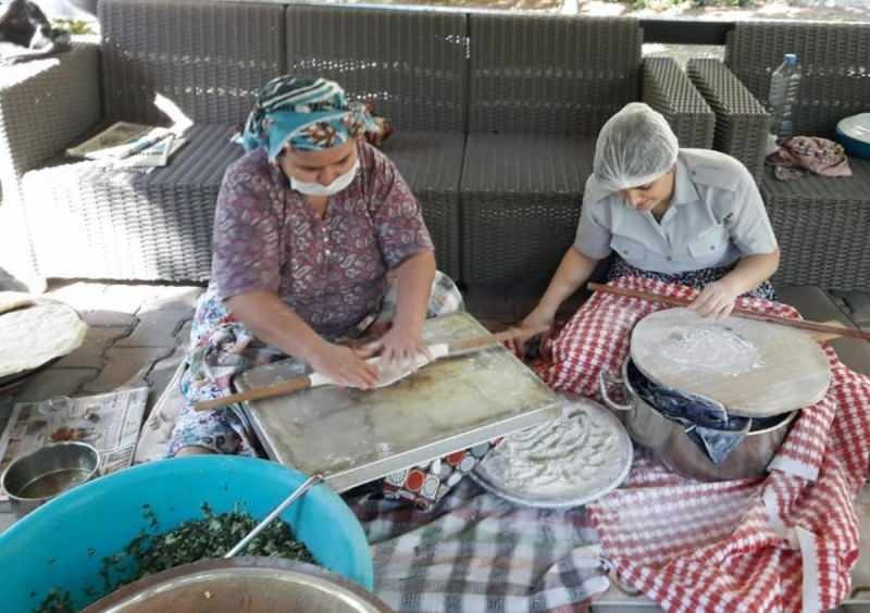 Fête des récoltes dans la maison de retraite à Muğla