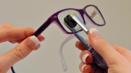 Comment la lentille de lunettes est-elle nettoyée? 