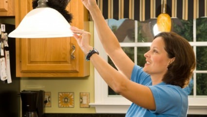 Comment nettoyer la lampe? À quoi faut-il faire attention lors du nettoyage de la lampe?