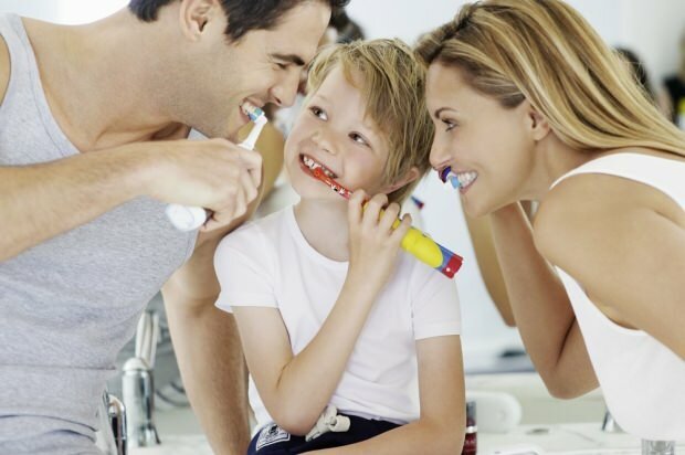 Faire du dentifrice naturel pour les enfants à la maison