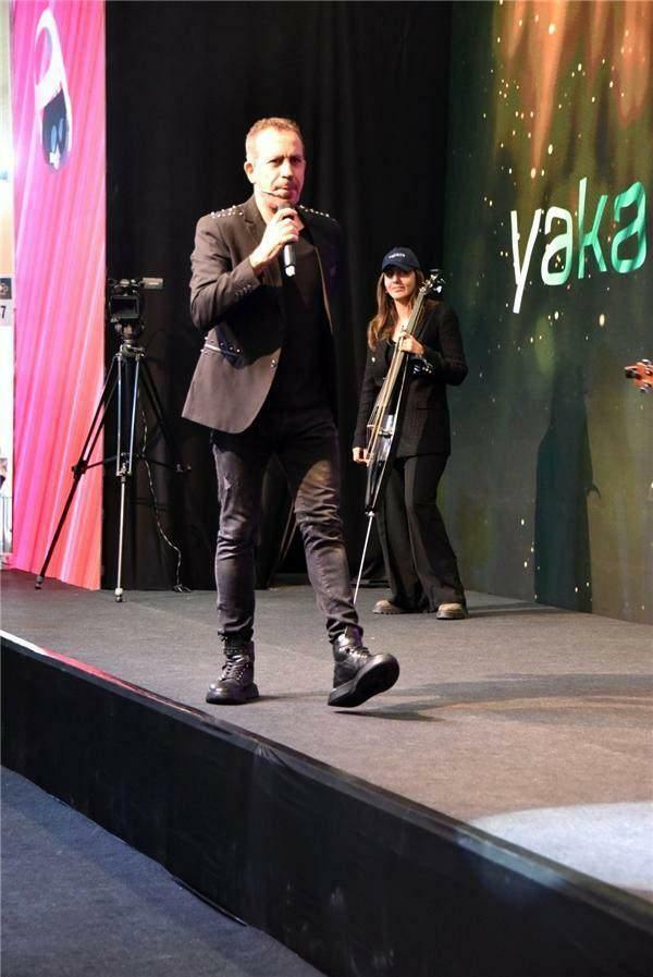 Haluk Levent a donné un concert à Yakaza 