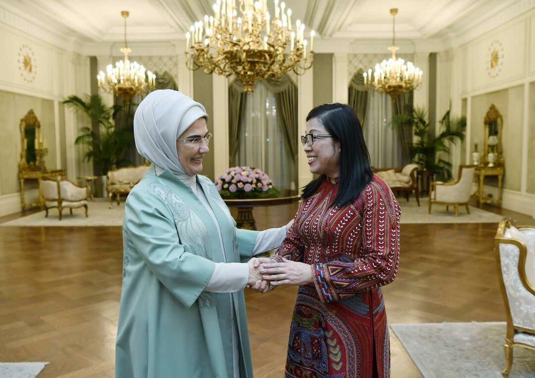 La Première Dame Erdoğan et le Premier ministre du Vietnam