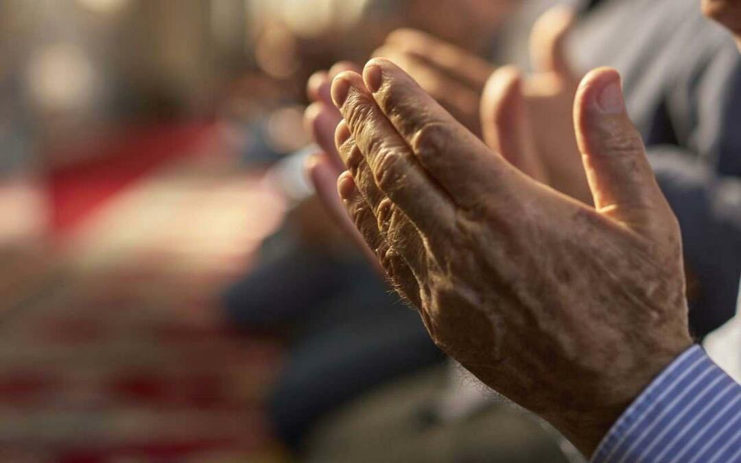 Mains ouvertes pour la prière