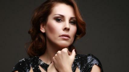 La chanteuse Funda Arar a attiré l'attention avec son visage de botox