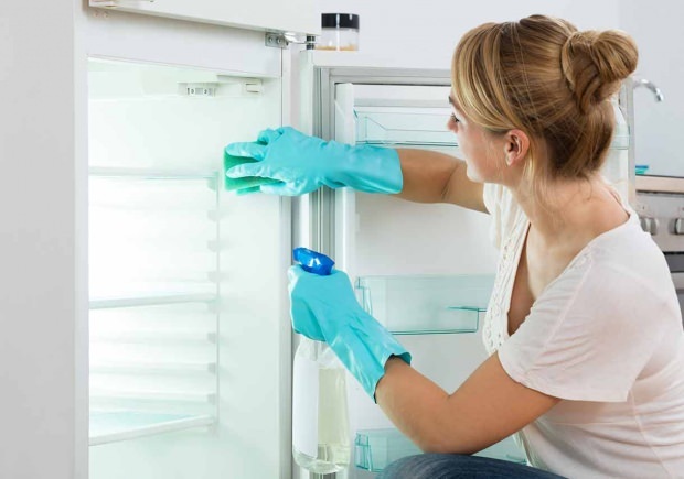 Comment le réfrigérateur est-il nettoyé?