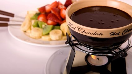 La fondue fait-elle gagner du poids? Recette de fondue au chocolat à la maison