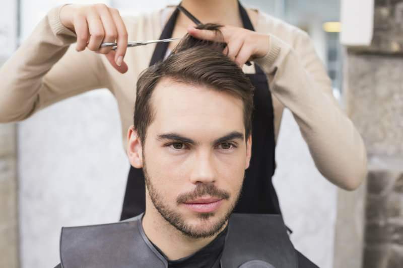 Comment se fait le rasage de la barbe le plus facile? La façon la plus simple de couper les cheveux des hommes à la maison