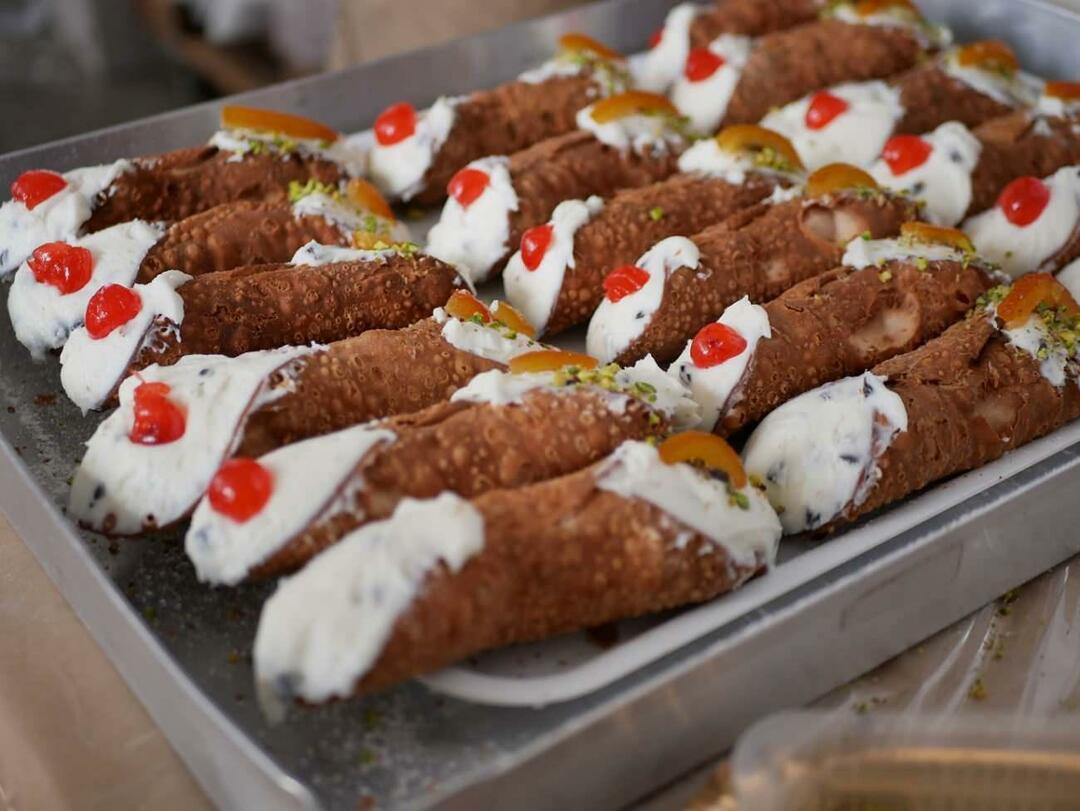 Qu'est-ce que le cannoli et comment est-il fabriqué? Recette de canola dessert italien