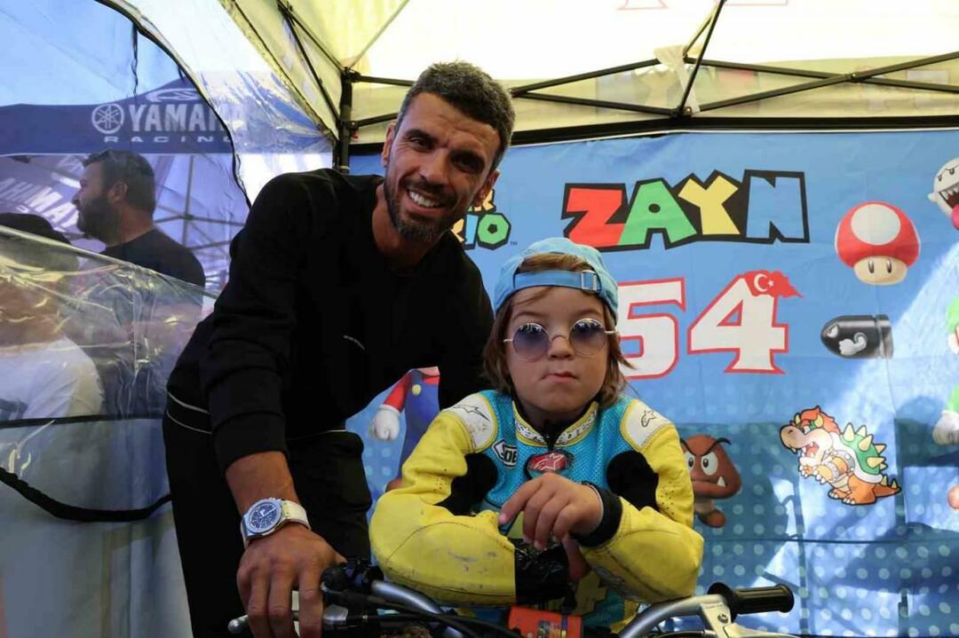 Joie de championnat de la part de Zayn, le fils de Kenan Sofuoğlu, 4 ans !