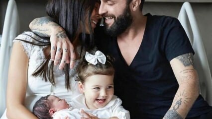 L'épouse de Berkay Özlem Ada Şahin a enseigné Mevlit pour son nouveau-né!
