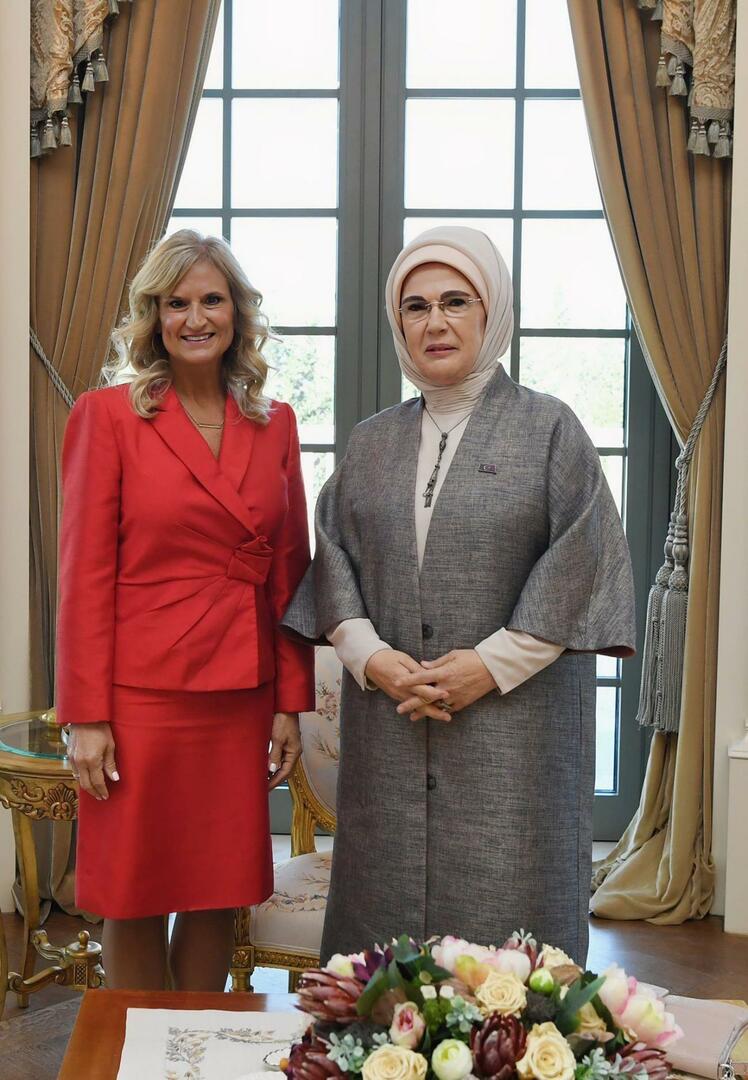 Emine Erdoğan a rencontré l'épouse de l'ambassadeur américain à Ankara Cheryl Flake