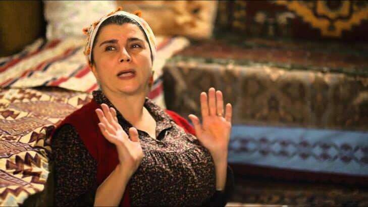 Qui est vraiment Gülcihan, la mère de Girl in the Glass Sedat? Qui est Devrim Yakut et quel âge a-t-il?