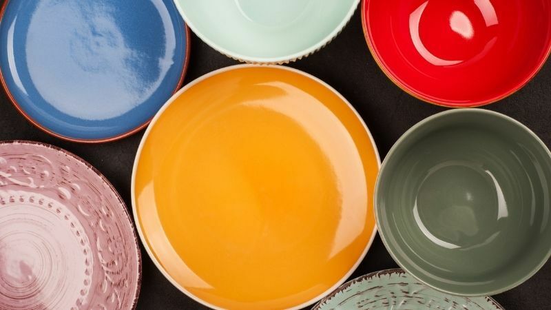 Les scientifiques ont expliqué que les assiettes colorées sont bonnes pour le problème du choix des aliments