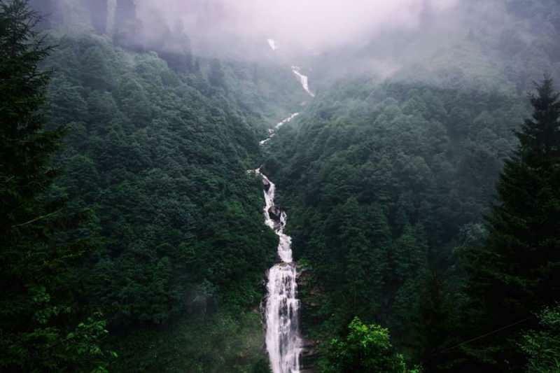 Scènes de la cascade de Gelintülü