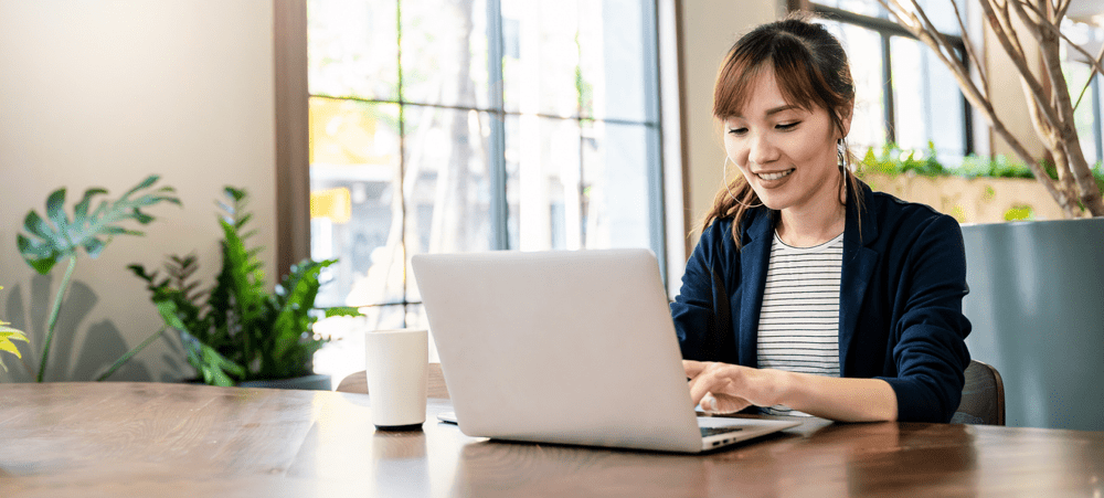 Travailler sur un ordinateur portable