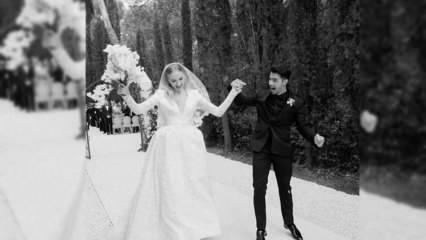 Il est sorti des années plus tard! Cadres noir et blanc du jour du mariage par Sophie Turner...