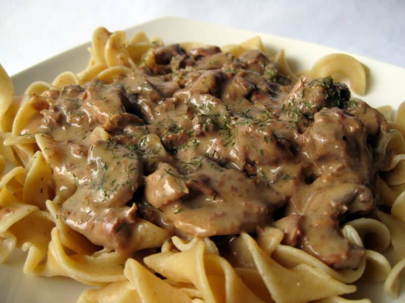 Qu'est-ce que le boeuf Stroganoff et comment le boeuf Stroganoff est-il préparé? Ingrédients du boeuf Stroganoff