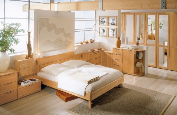 décoration de lit en bois naturel