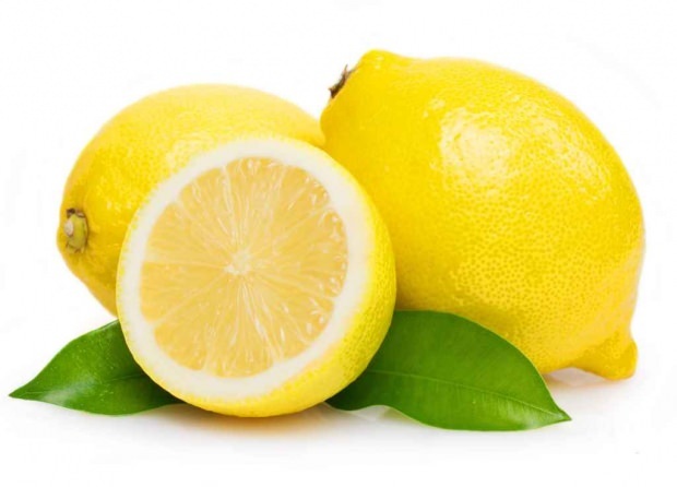 Enlever les taches sur les murs avec du citron