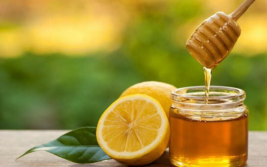 Rincez-vous la bouche après avoir bu du thé avec du miel