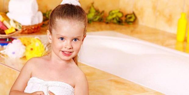 Comment les enfants devraient-ils prendre un bain?