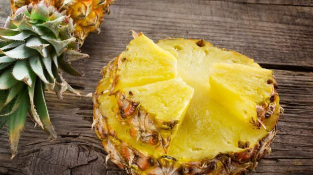 Comment coupe-t-on l'ananas?