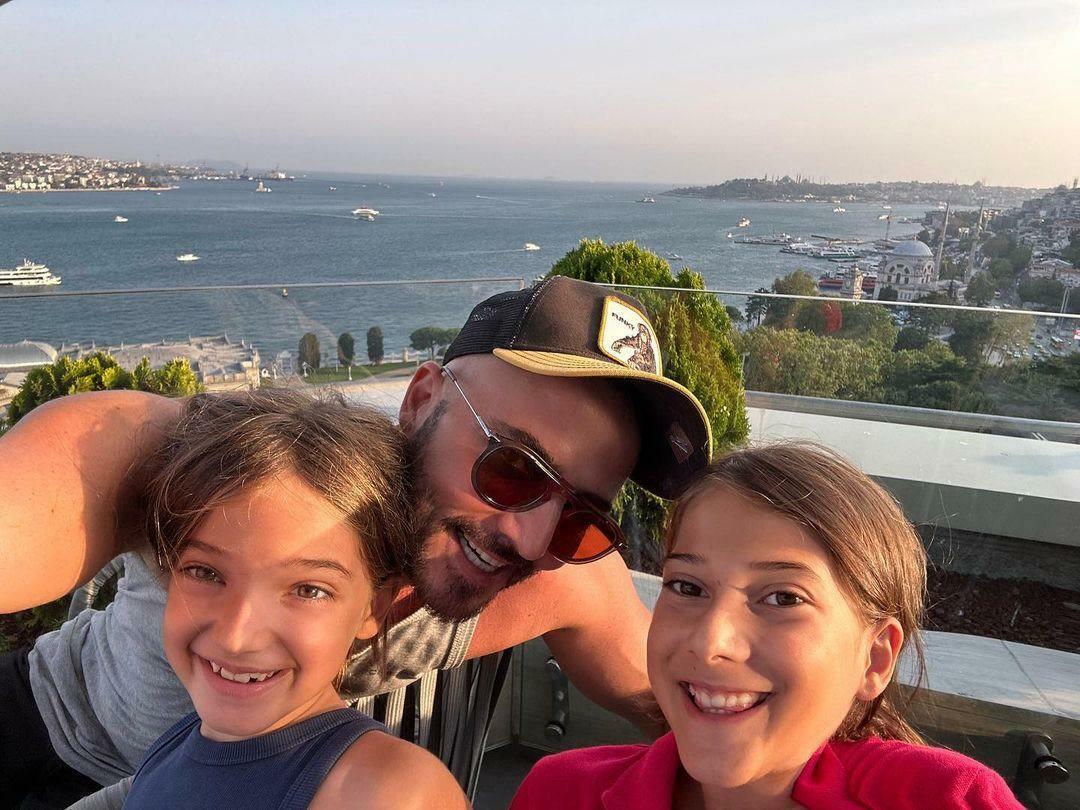 Gökhan Özen a eu ses filles après des années! Il a été heureusement divorcé