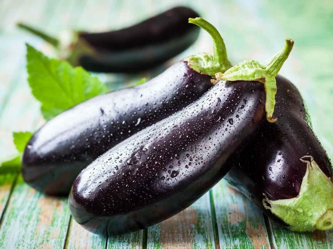 Comment éviter le brunissement des aubergines? L'aubergine peut-elle être consommée crue? Les aubergines sont-elles toxiques lors de la cuisson?