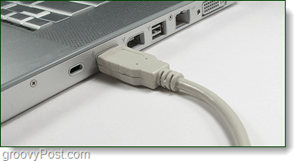 branchez le cordon USB du téléphone au port de l'ordinateur
