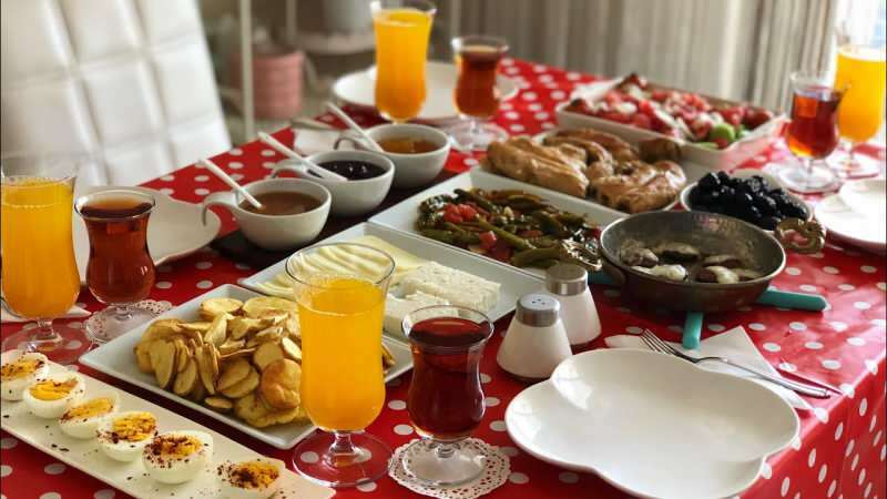 Que faire après le Ramadan? Doit prendre le petit déjeuner pour le matin du festin