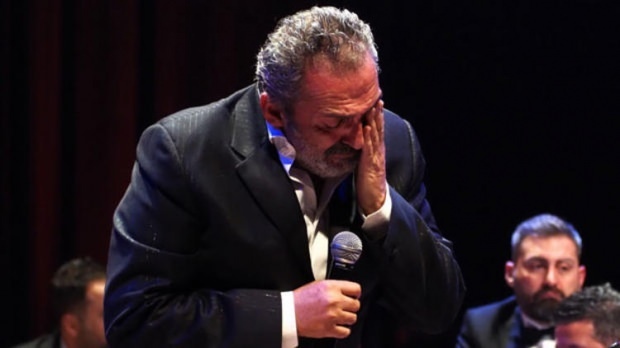 Yavuz Bingöl n'a pas pu contrôler ses larmes sur scène