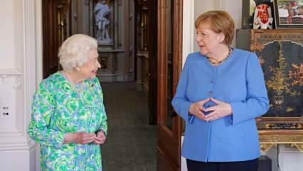 reine Un cadeau spécial d'Elizabeth à la présidente allemande Angela Merkel !