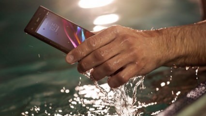 Que faut-il faire lorsque le téléphone tombe dans l'eau?
