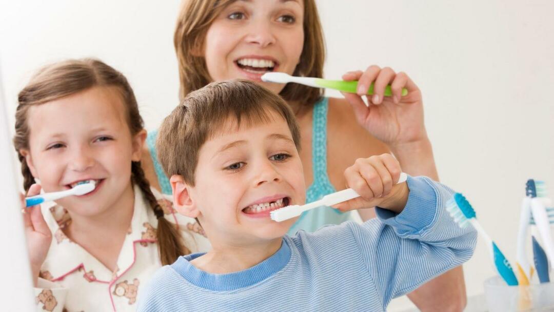 Comment devraient être les soins buccodentaires et dentaires des enfants ?