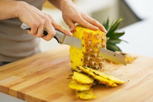 Fruit qui supprime l'œdème dans le corps: ananas