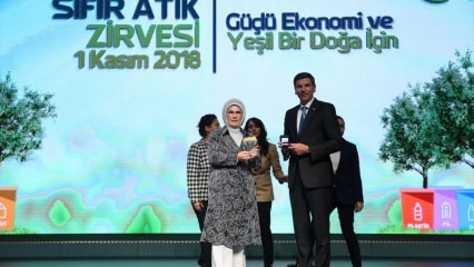 Première dame Erdoğan: un camion à ordures n'entre pas à Kulliye