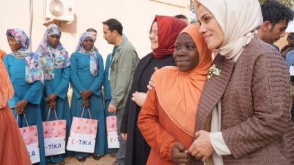 Esra Albayrak rejoint l'aide alimentaire de TİKA au Burkina Faso