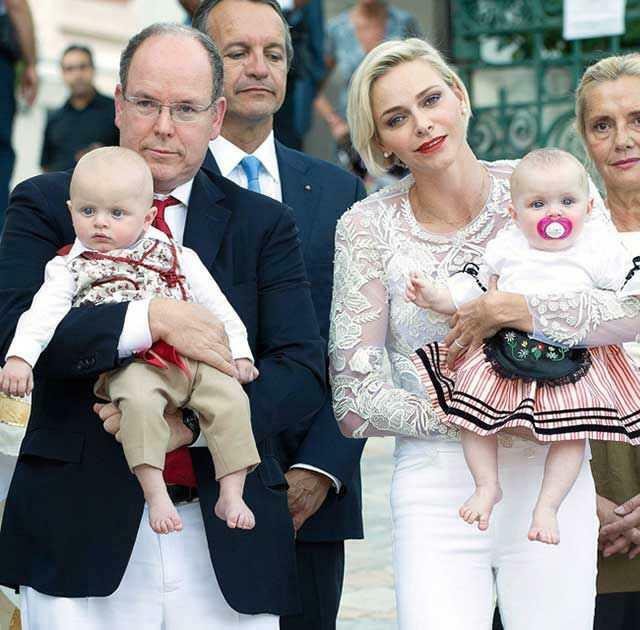 Le Prince Albert de Monaco, la Princesse Charlène et leurs jumeaux