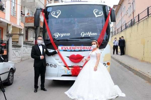 Le rêve du chauffeur qui veut faire de la navette une voiture de mariée est devenu réalité!