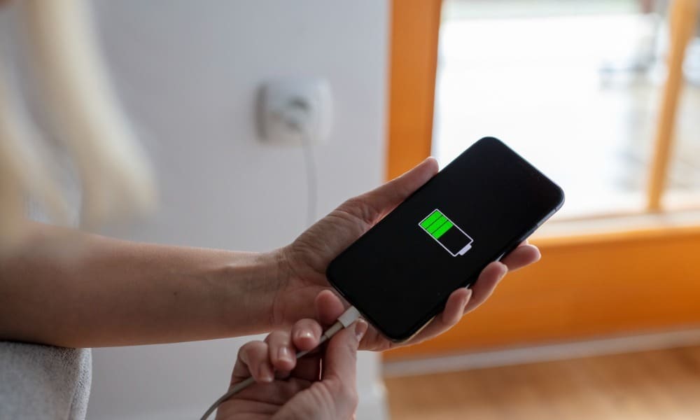 Comment gérer la charge d'énergie propre sur iPhone