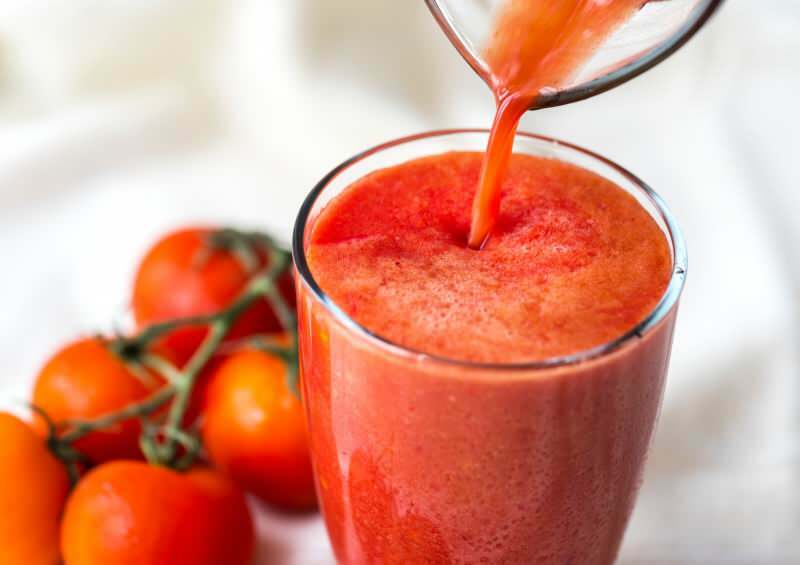 un verre de jus de tomate élimine l'inflammation dans le corps