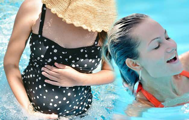 Les bienfaits de la natation pendant la grossesse! Est-il possible d'entrer dans la piscine pendant la grossesse?