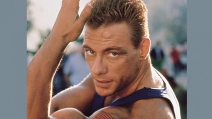 Jean Claude Van Damme collé sur les verres à Bodrum!