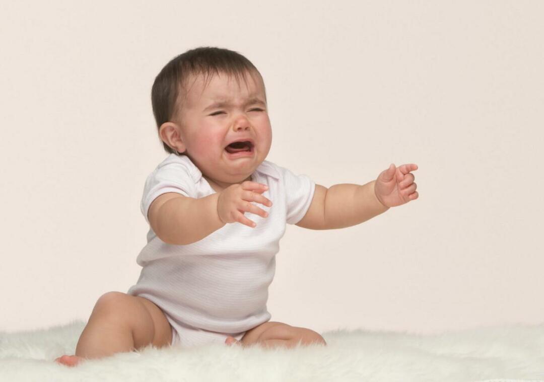 pourquoi les bébés pleurent