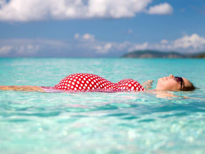 Positions de natation et avantages pendant la grossesse! Est-il possible de se baigner dans la mer ou la piscine thermale pendant la grossesse?