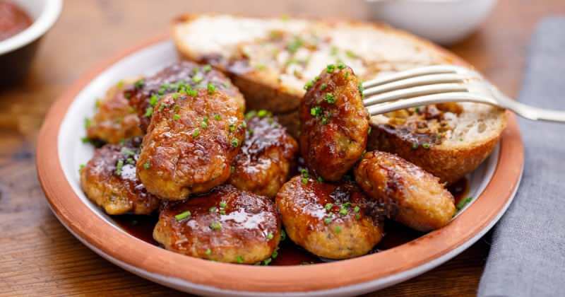 Comment préparer les galettes de poulet les plus faciles? Conseils pour faire des boulettes de viande à partir de poulet haché