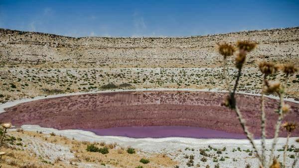 La couleur du lac Meyil Obruk est devenue rose!